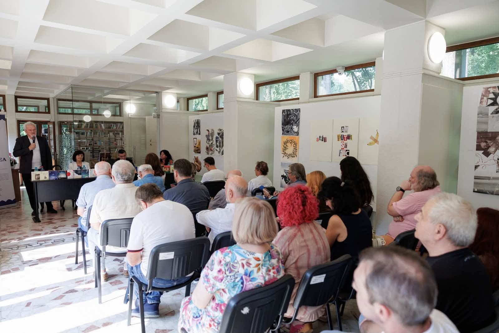 Participanți la conferința de deschidere a proiectului din Iași.